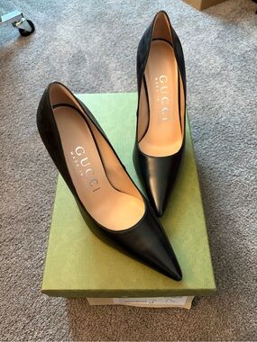 Gucci Black Pointed Leather Stiletto Pumps -NWT